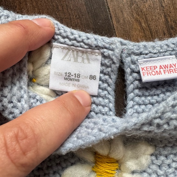Zara Hand Embroidered Daisy Knit Sweater - Picture 4 of 5